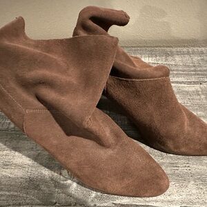 NWOT Stylish Soft Leather Upper Brown Ankle Boots.